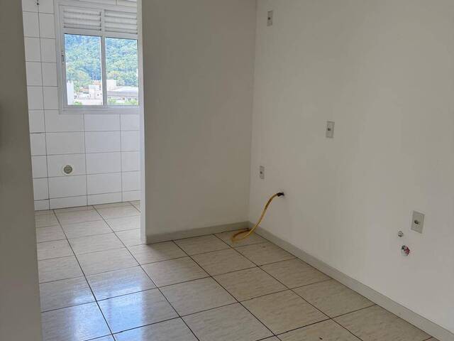 #150 - Apartamento para Venda em Brusque - SC